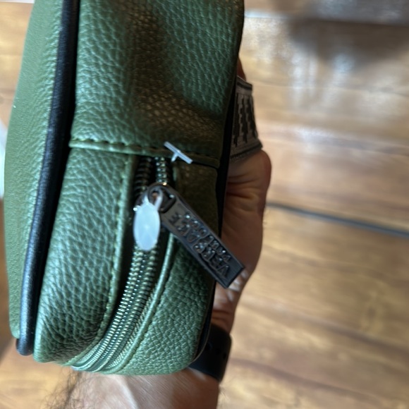 Versace Cosmetic bag and essential set Exclusively designed for Turkish Airlines - Picture 5 of 9